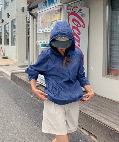 [男女共用]シーンナイロンポーチパッキンフード防風