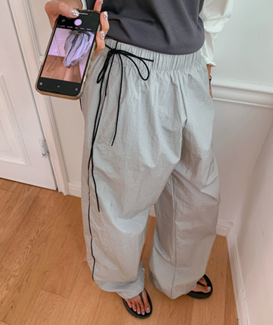カバーナイロンナップルトラックストリングワイドパンツ