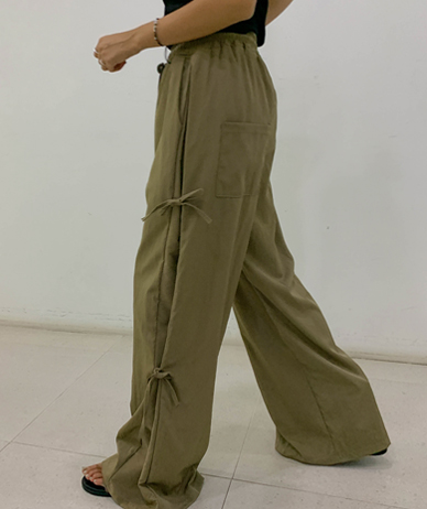ダーエルリボンピンタックナイロンバンディングワイドパンツ