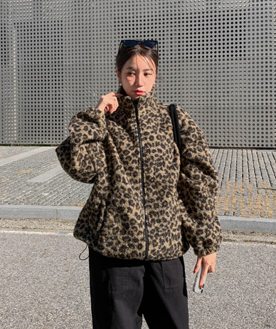 ベルポーグルが虎皮ダンブル ハイネック ザップアップジャンパ