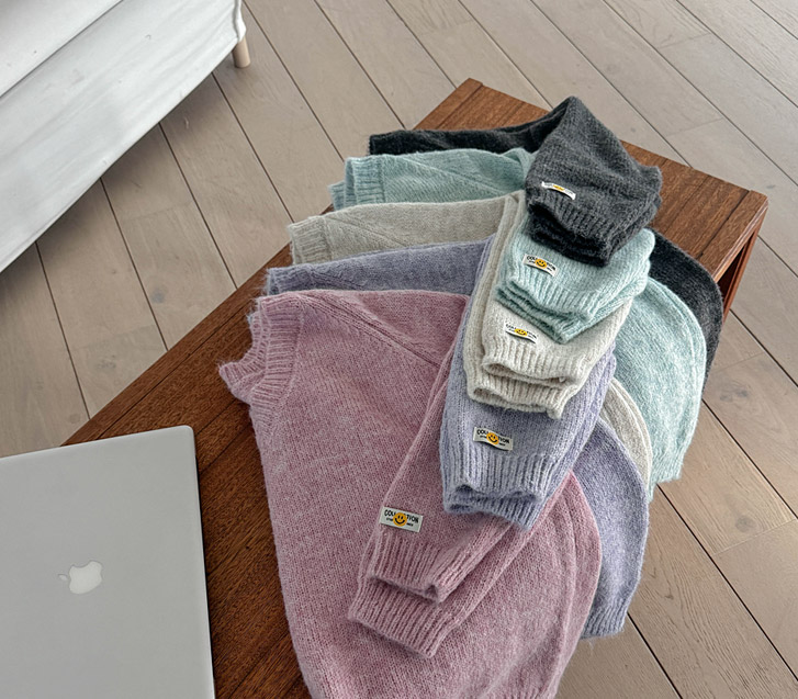 ローエブイネックニット