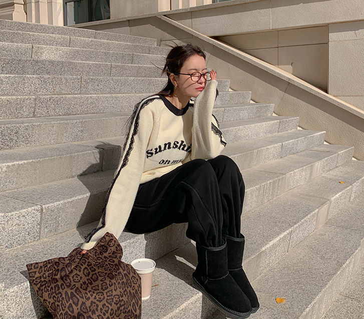 サンシャインレタリングレースラウンドネックニット