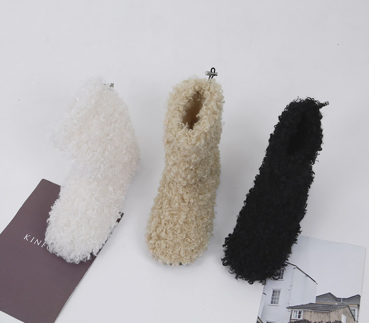 パニーポーグルがアグブーツ(モデル着用カットM)