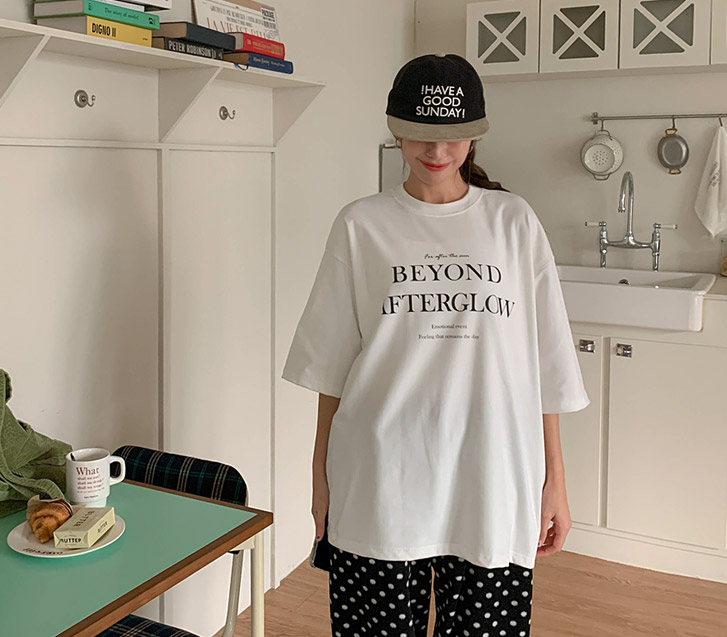 ビヨンドレタリング 表側半ソーでTシャツ