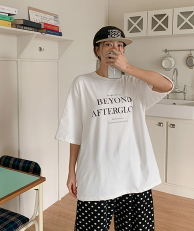 ビヨンドレタリング 表側半ソーでTシャツ