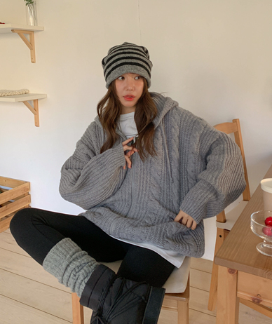 ウナークルーラーニットフードザップアップジャンパ