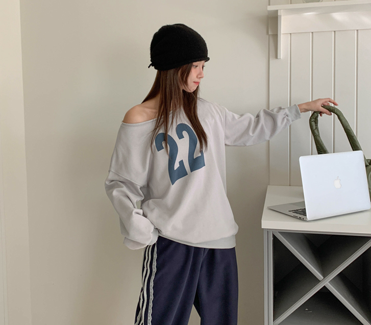 22 汚染オフショルダートレーナー