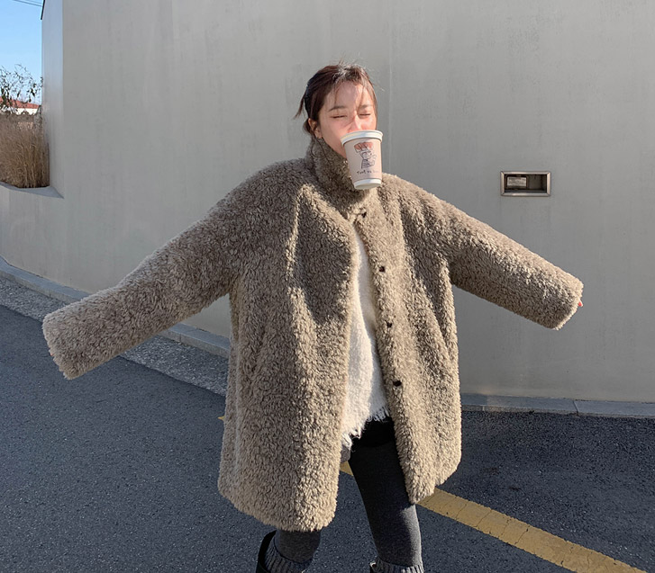 レターハイネックオーバーフィットムスタング