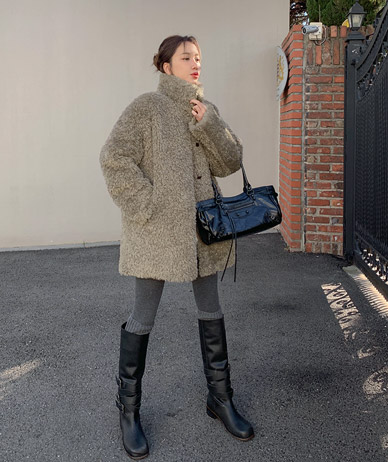 レターハイネックオーバーフィットムスタング