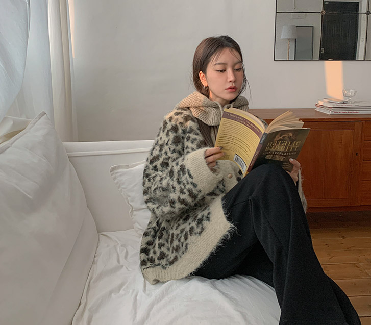 デュビーレオパードニットVネックカーディガン