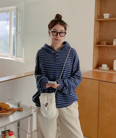 [男女共用]マイルド表起毛ダンガラボタンニットフードティーシャツ