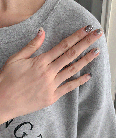 ホリデイ・ナギルピッチキモ半そでTシャツ