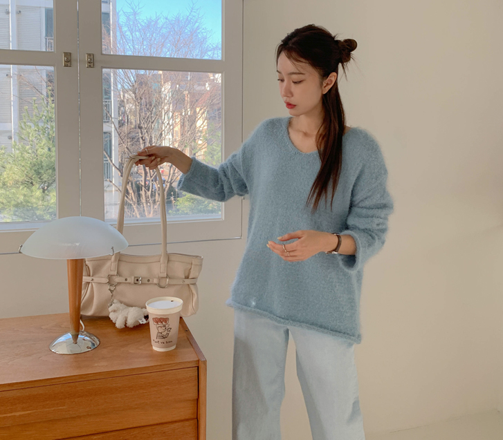 マコの松葉ブイネックロールニット