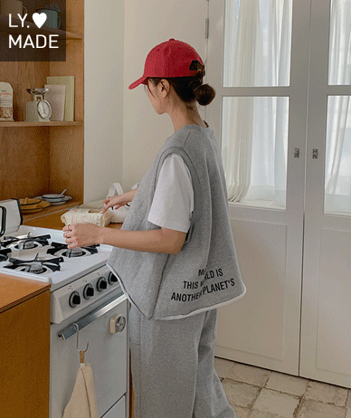 メイビーレタリングナ染めチューリベスト