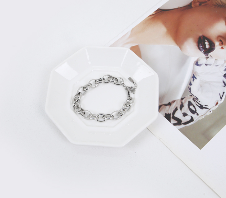 見えるサージカルチェーンブレスレット