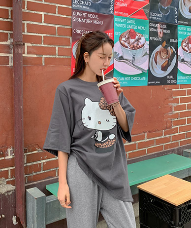 ティーティー虎皮オーバーフィットバクシー半そでロングTシャツ