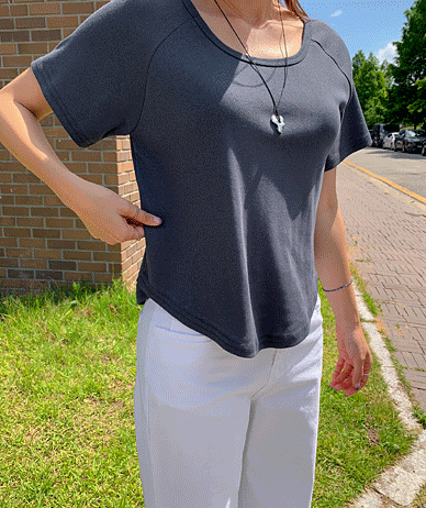 タンタンUネックベーシック半そでTシャツ