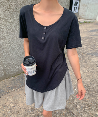 モトユネックボタン半そでティーシャツ