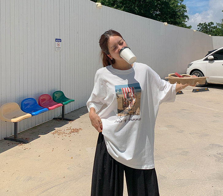夏のアイスクリームの汚れ半そでTシャツ