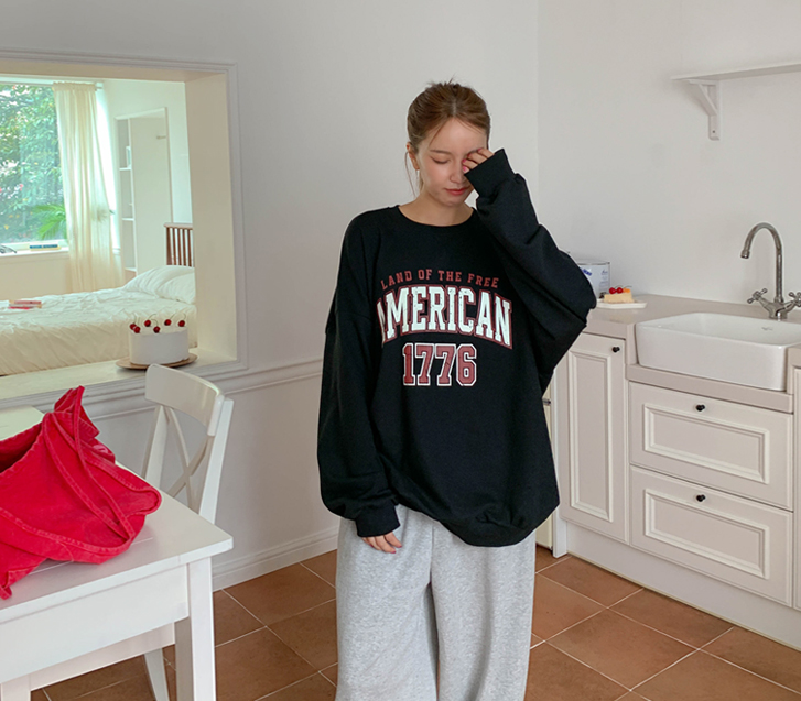 [男女共用] 1776レタリングナ塩トレーナー