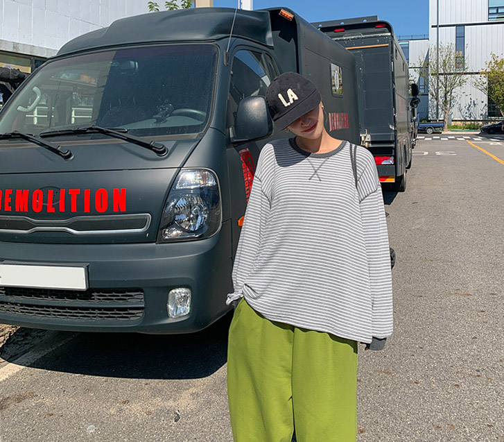 [男女共用]ラテダンガラ配色オーバーフィット長袖Tシャツ