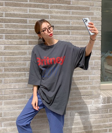 ブリトニー・ナソム・トイム半そでロングTシャツ