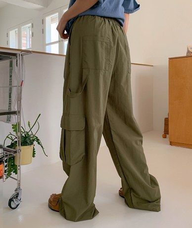 ハンマーナイロンバンディングカーグワイドパンツ