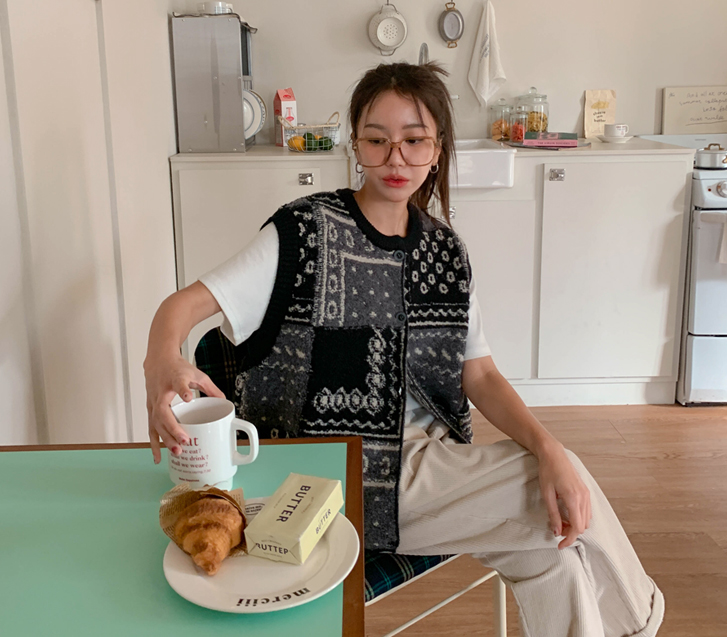 イブパタンボタンニットベスト