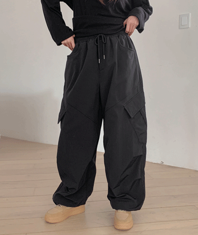 [男女共用]ナッツナイロンボンディング起毛ストリングカーグワイドパンツ
