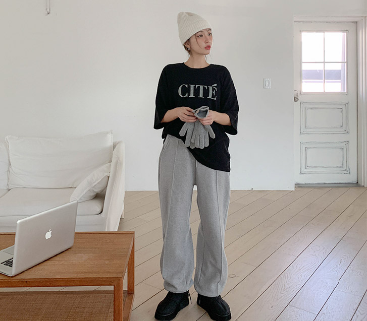 レッシュヤギピンク顎トレーニングジョガーパンツ