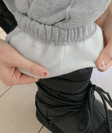 レッシュヤギピンク顎トレーニングジョガーパンツ