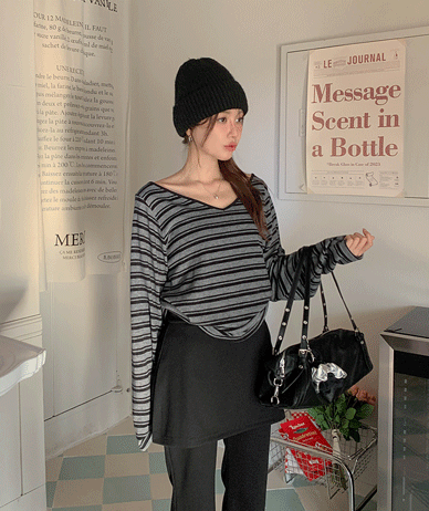 エヴァンダンガラ配色Vネックニット