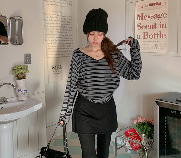 エヴァンダンガラ配色Vネックニット