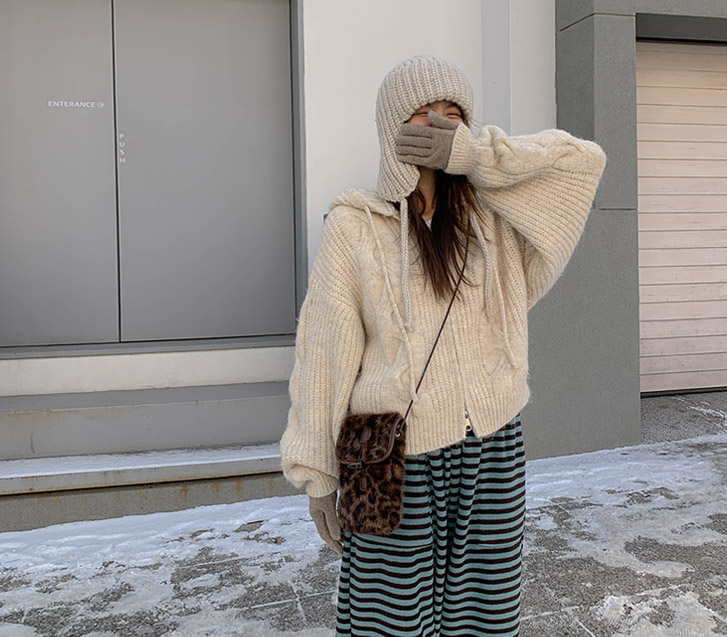 ドパイクルーラーニットフードザップアップジャンパ