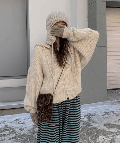 ドパイクルーラーニットフードザップアップジャンパ