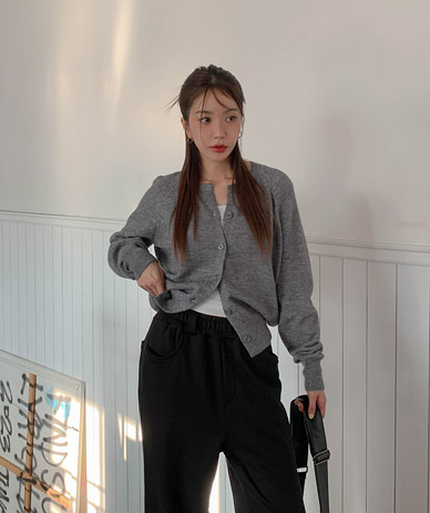 デイグルラウンドネックニットカーディガン