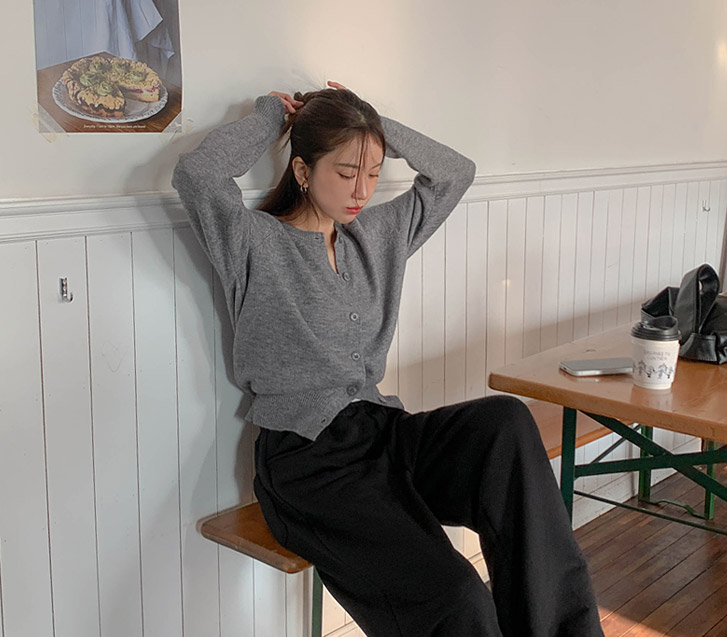 デイグルラウンドネックニットカーディガン