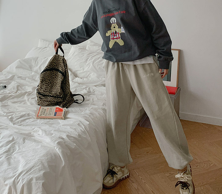 リマガジンピグメント刺繍トレーニングジョガーパンツ