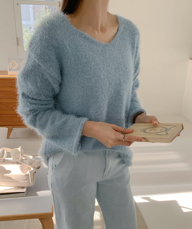 マコの松葉ブイネックロールニット