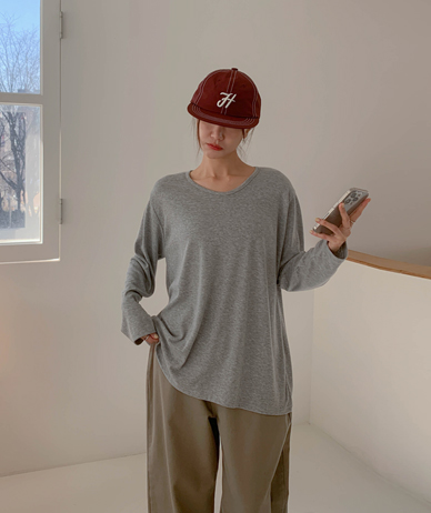 マンゴーUネック長袖ティーシャツ