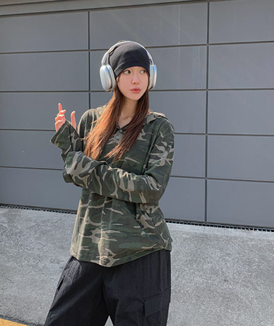 【男女共用】ベイティンカモヘンリネック長袖フードティーシャツ