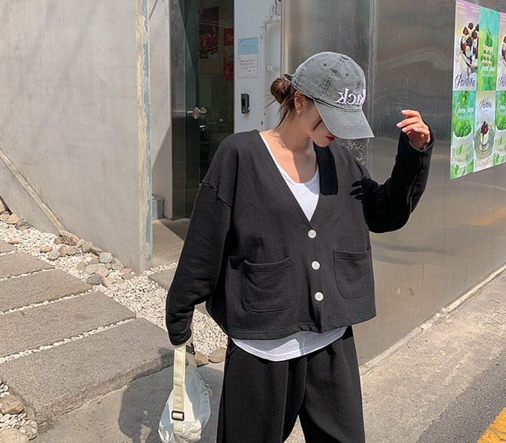 シーズンパッチ クロップド Vネック キュリーカーディガン