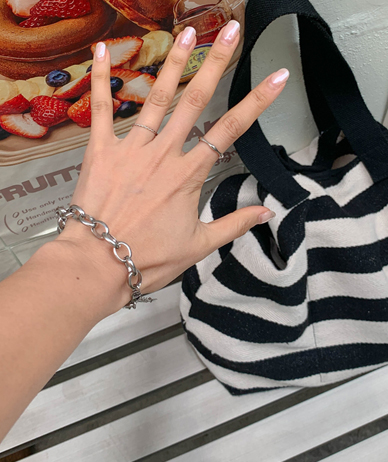 見えるサージカルチェーンブレスレット