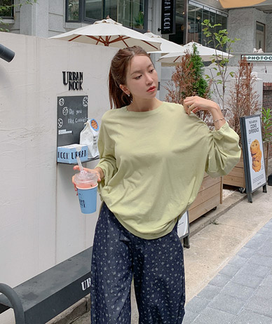ヘレンベーシックルーズ長袖Tシャツ